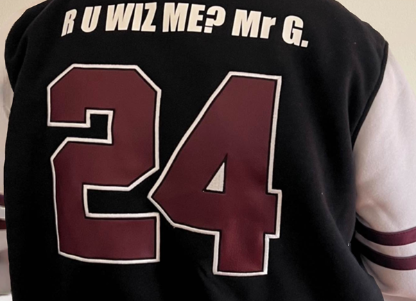 jersey emblazoned with the slogan "R U Wiz Me?" Mr G" 